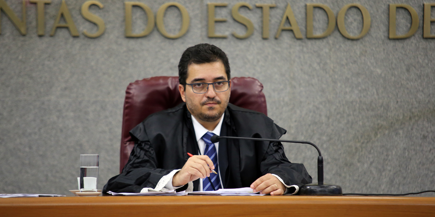 Conselheiro Cláudio Terrão, presidente da Primeira Câmara e relator do processo (Foto: Thiago Rios Gomes)